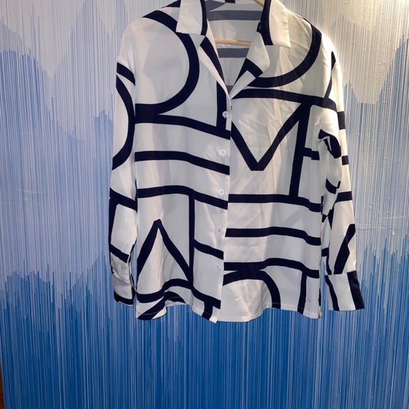 Geo Print Lapel Collar Button Front Blouse - Picture 4 of 5